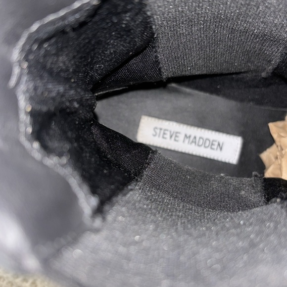 Steve Madden Buxton Chelsea Boot
Leather & textile upper slip stretch gores Sz 9 - Picture 13 of 14